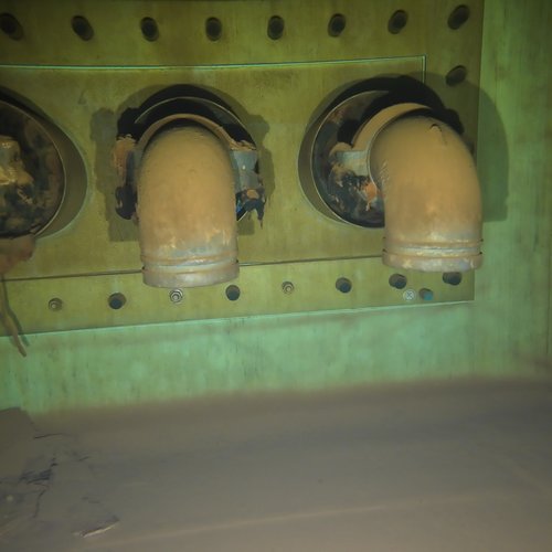 Sprinklertank-Inspektion: Betontank, 15 Jahre – Inspektion Rohrschelle Korrosion Deckensicht